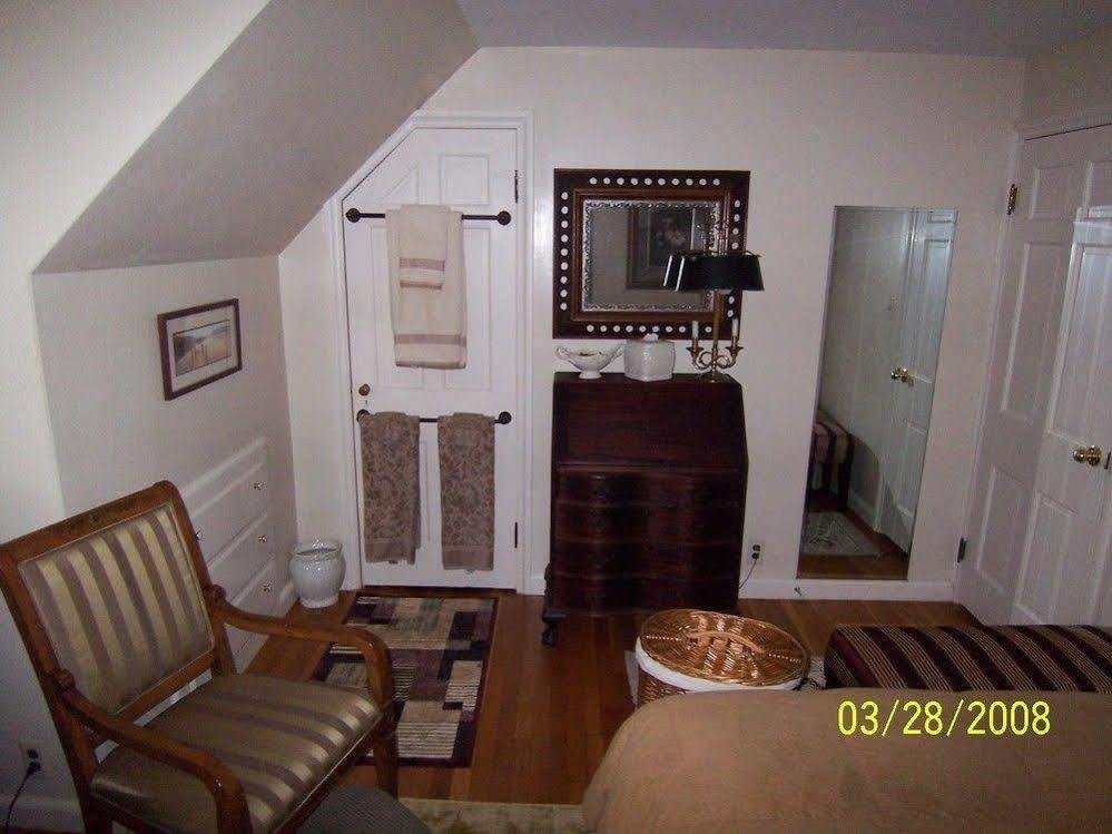 Wellesley Bed And Breakfast Exterior photo