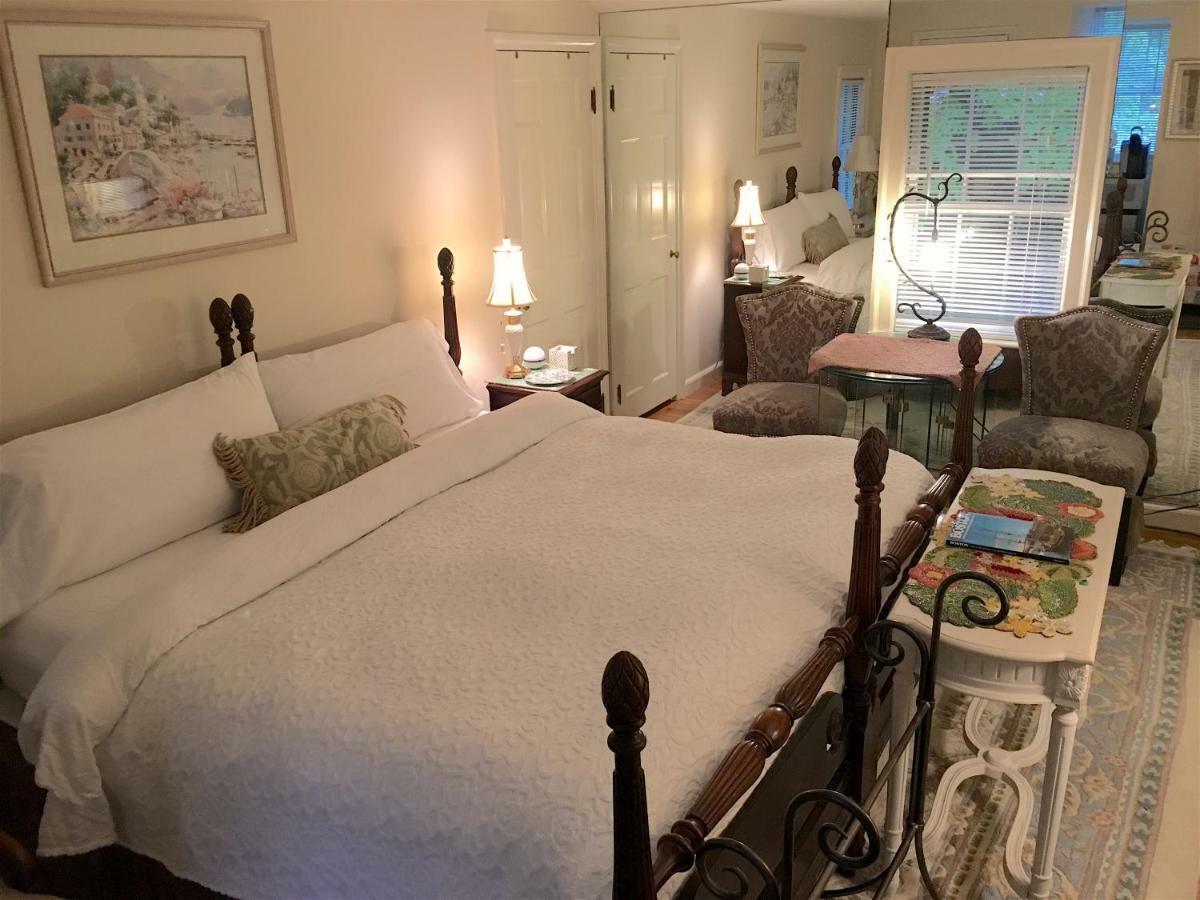 Wellesley Bed And Breakfast Exterior photo